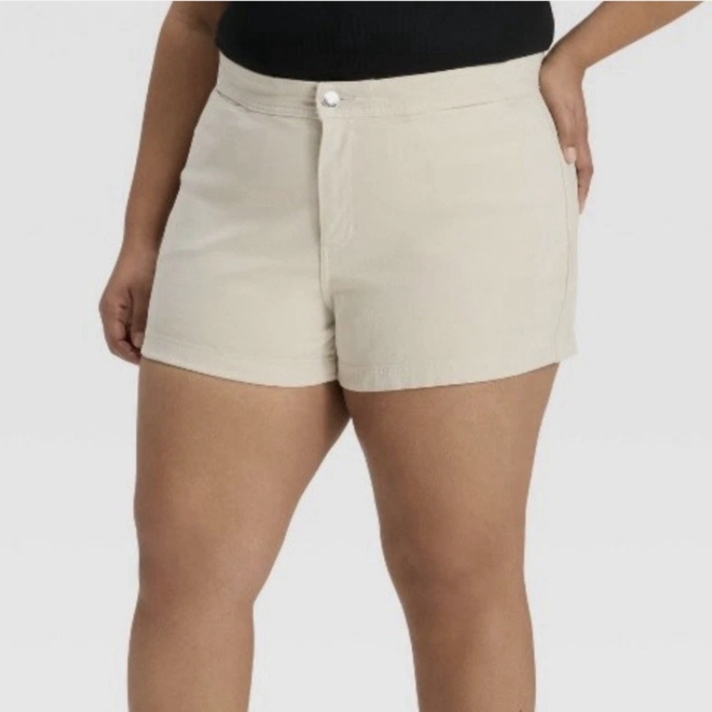 NWT Ava & Viv Women's High Rise Smart Shorts In Cream Size 20W